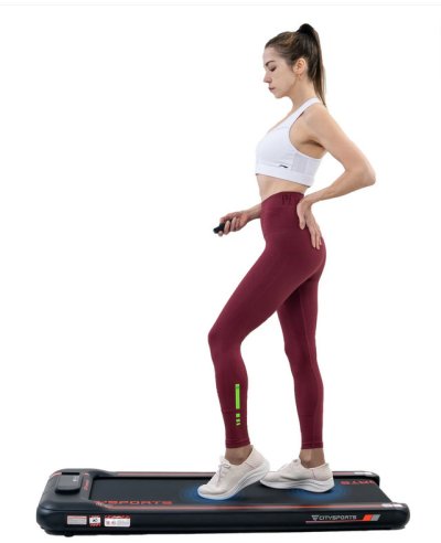 Žena na elektrickém pásu