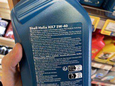 Etiketa na obalu motorového oleje