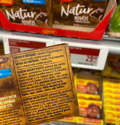 Etiketa na obalu bujónu