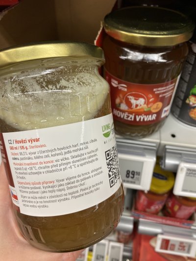 Etiketa na sklenici vývaru