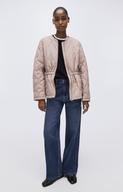 Modelka v jarní bundě