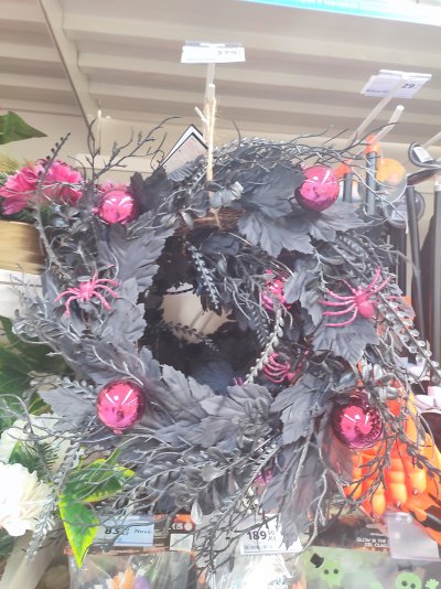 Halloweenská nabídka v obchodě Tesco