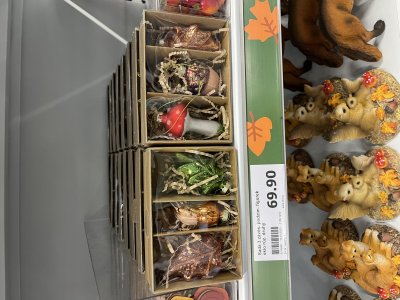 Halloweenská nabídka v obchodě Action