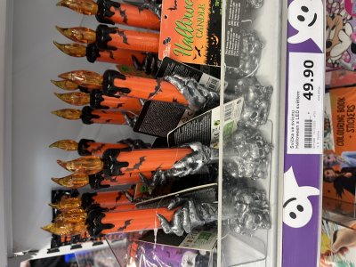 Halloweenská nabídka v obchodě Action