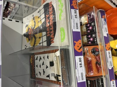 Halloweenská nabídka v obchodě Action