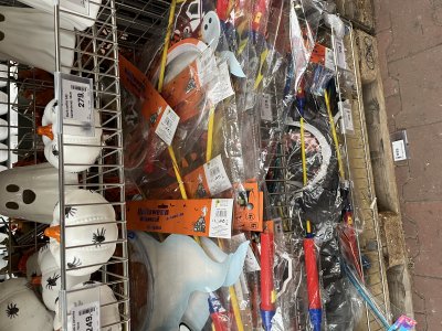 Halloweenská nabídka v obchodě Uni Hobby