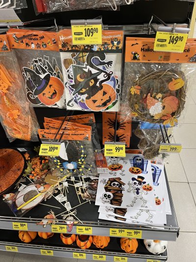 Halloweenská nabídka v obchodě Albert