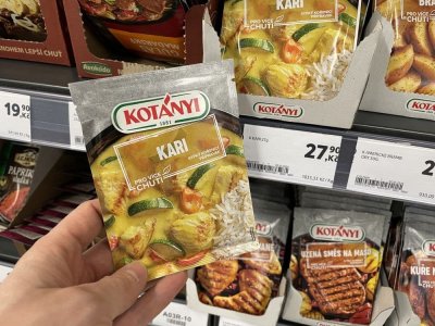 Kari koření v supermarketu