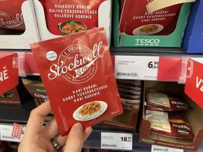 Kari koření v supermarketu