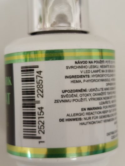 Etiketa na obalu laku na nehty