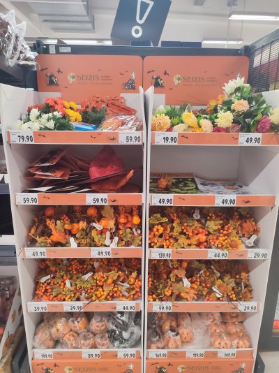 Halloweenská nabídka v obchodě Kaufland