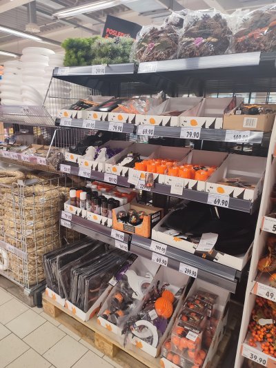 Halloweenská nabídka v obchodě Kaufland