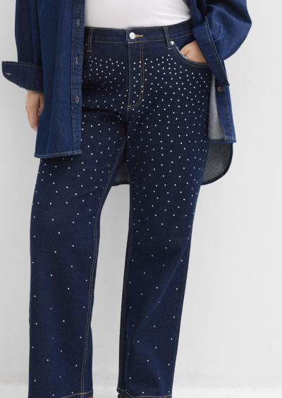 Žena v džínách se štrasy