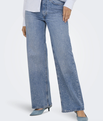 Žena v džínách se štrasy