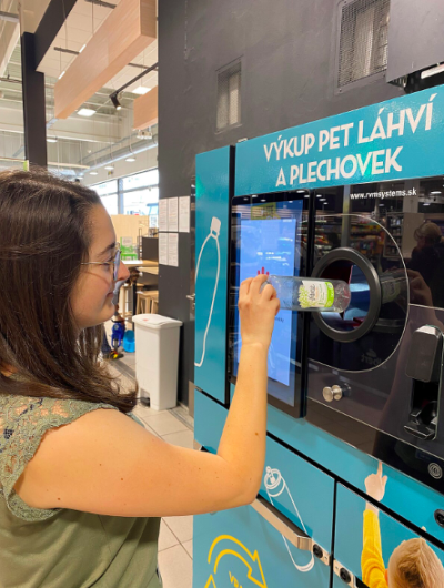 Automat na výkup PET lahví a plechovek