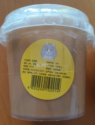 Zábavný sliz v produktovém obalu