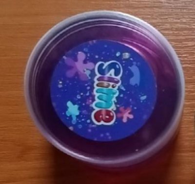 Zábavný sliz v produktovém obalu