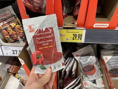 Mletá paprika v supermarketu