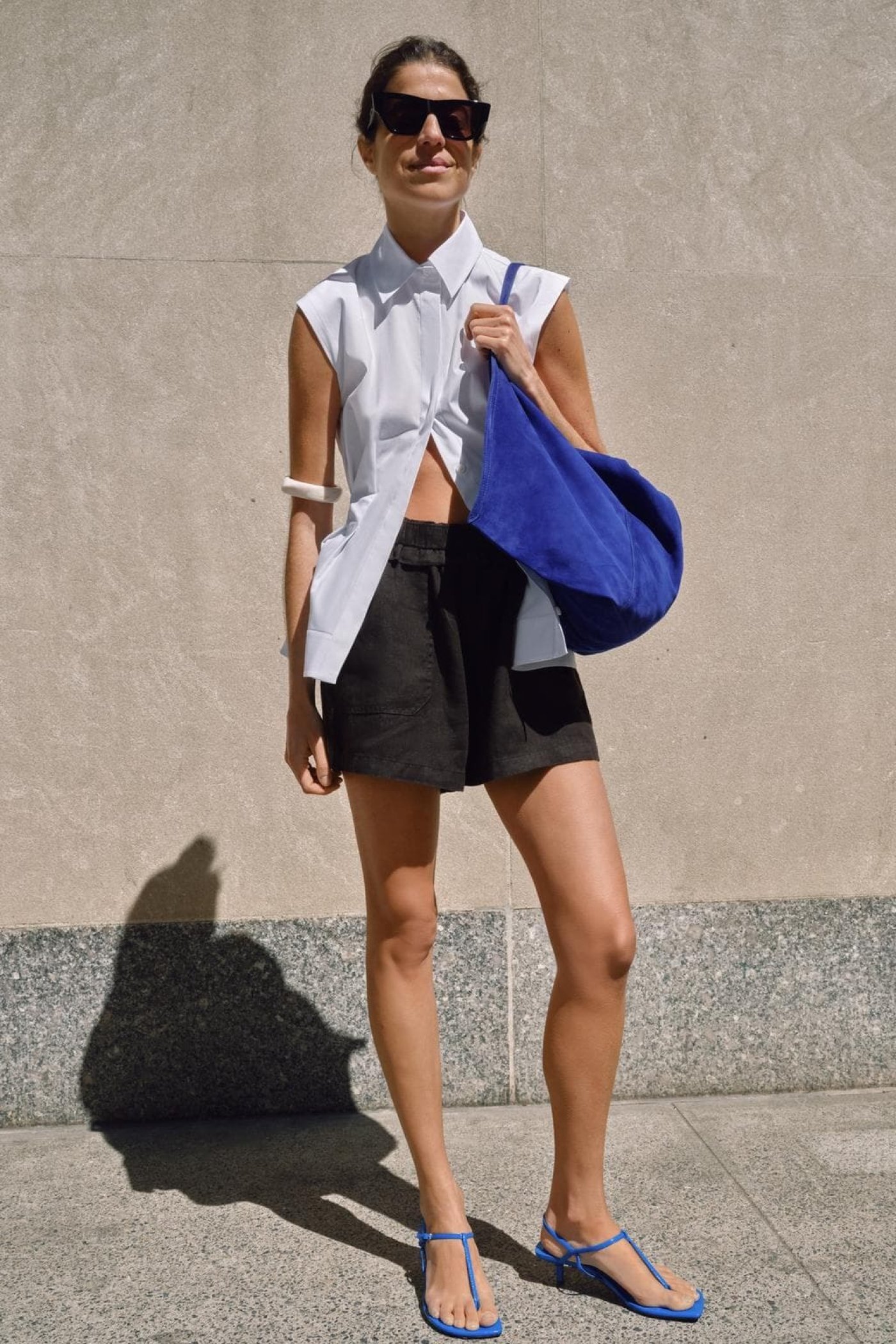 Modelka v letním outfitu