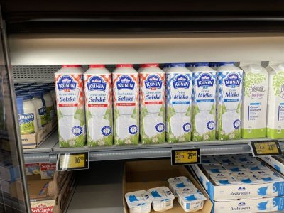 Čerstvá mléka v supermarketu
