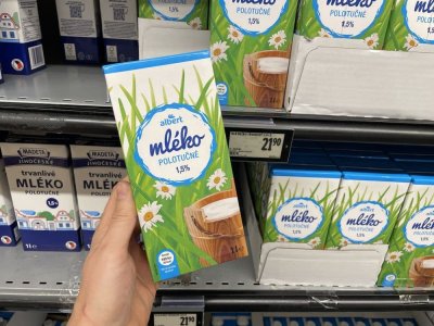 Mléko v supermarketu