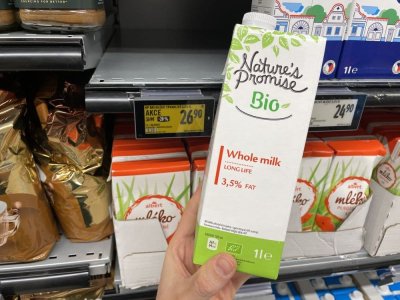 Mléko v supermarketu