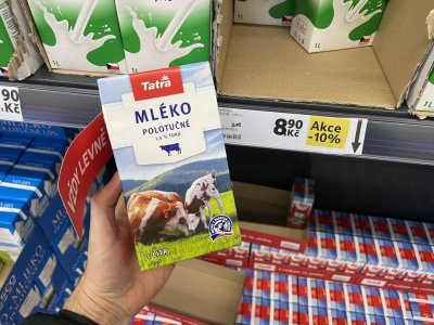 Mléko v supermarketu