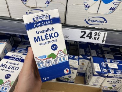 Mléko v supermarketu