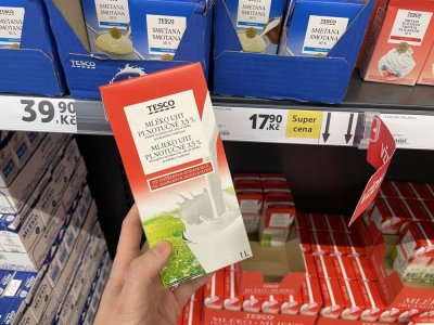 Mléko v supermarketu
