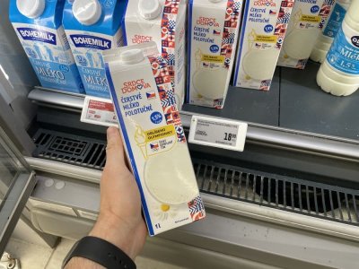Mléko v supermarketu
