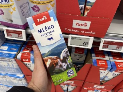 Mléko v supermarketu