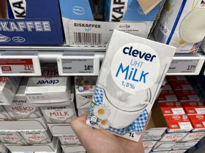 Mléko v supermarketu