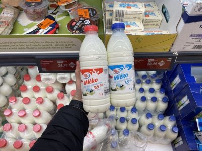 Mléko v supermarketu