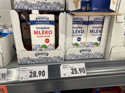 Mléko v supermarketu