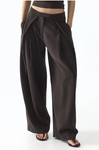 Žena v balonových kalhotách