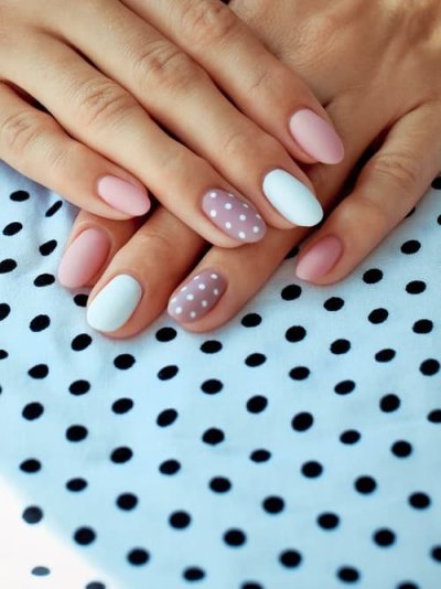 Nalakované kombinované nehty