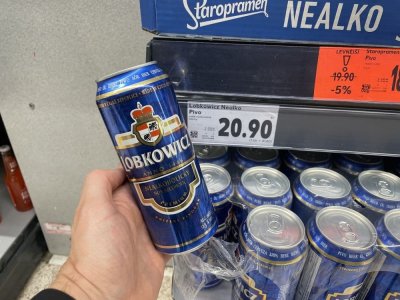 Nealko pivo v rukou