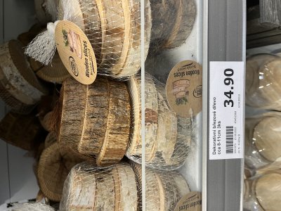 Halloweenská nabídka v obchodě Action