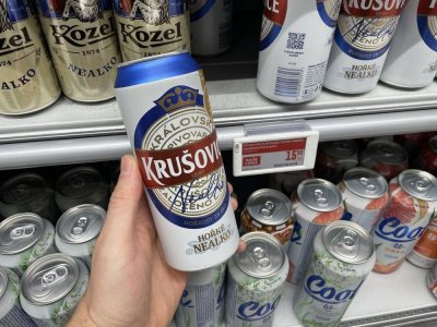 Nealko pivo v rukou