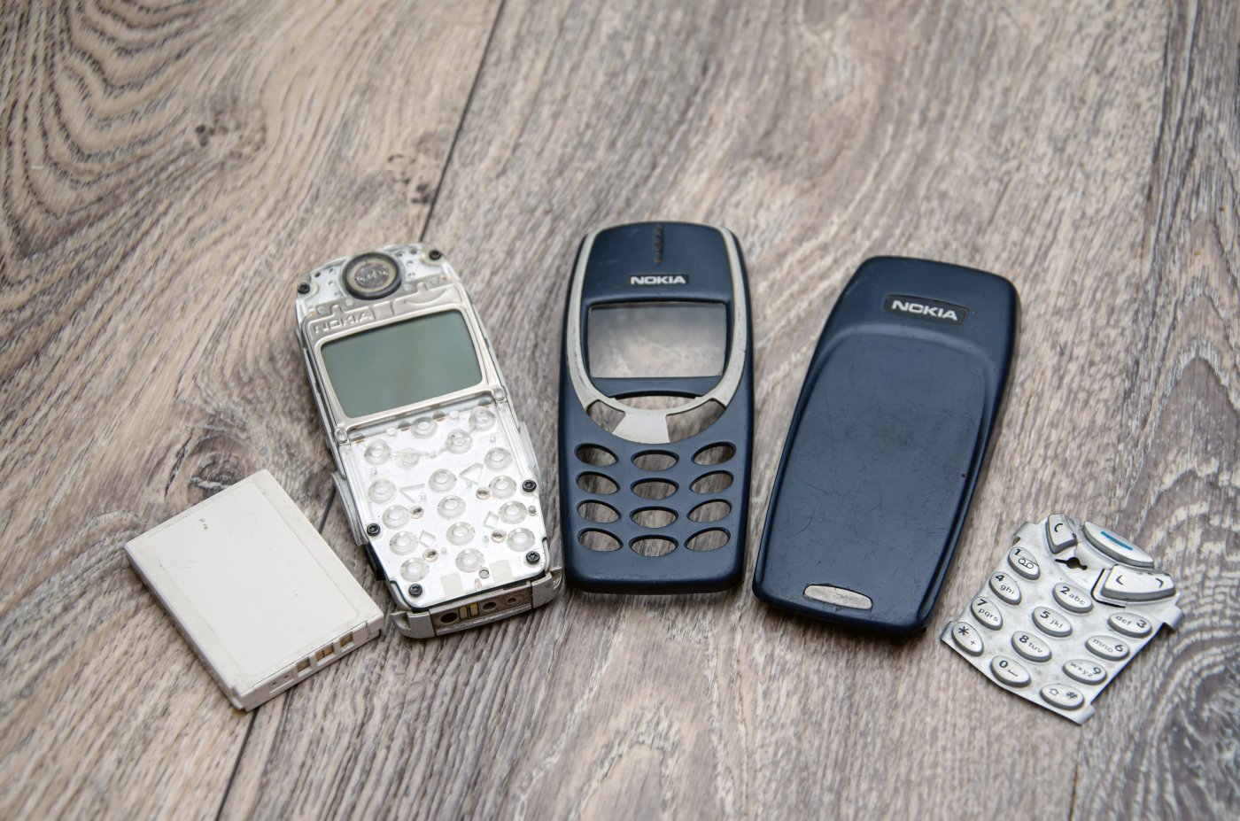 Rozebraný mobil Nokia 3310