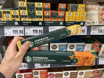 Kávové kapsle v supermarketu