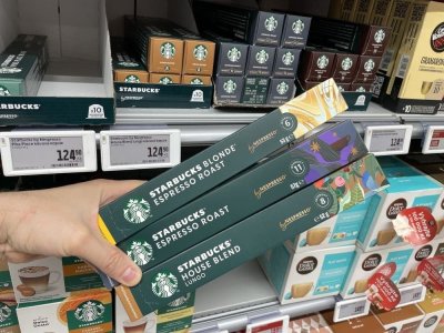 Kávové kapsle v supermarketu