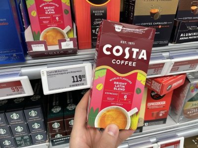 Kávové kapsle v supermarketu