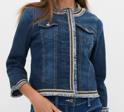 Žena v džínové bundě