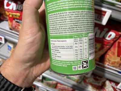 Etiketa na tubě Pringles