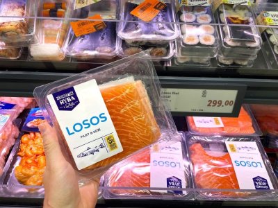 Balený losos v supermarketu