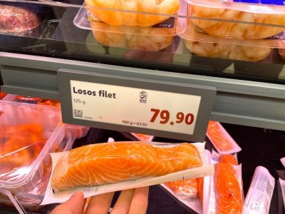 Balený losos v supermarketu