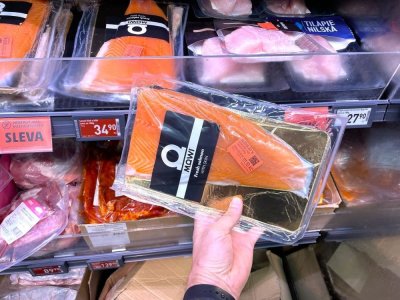 Balený losos v supermarketu