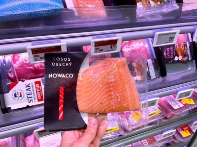 Balený losos v supermarketu