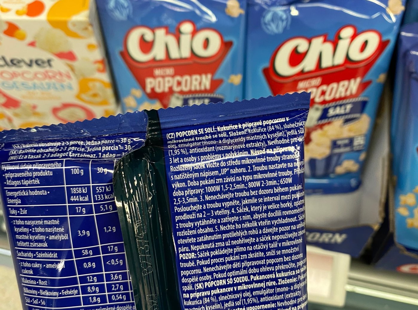Etiketa na obalu popcornu